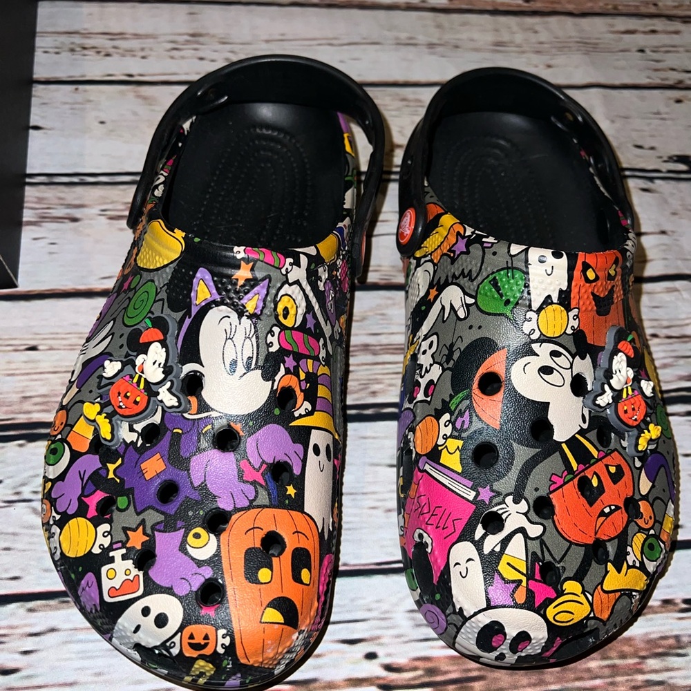 Disney Crocs! Womens size 8 Halloween 🎃 CROCS